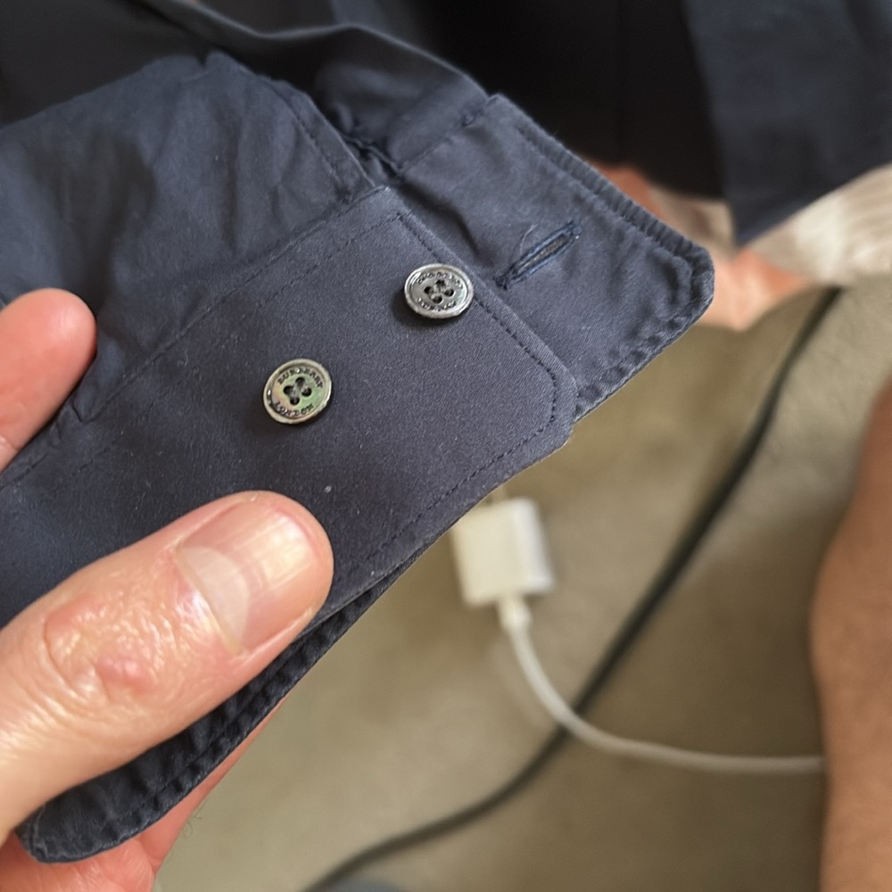 Men's dark navy blue Dress Shirt. Dark mother of pearl buttons. BURBERRY London. - Picture 7 of 17